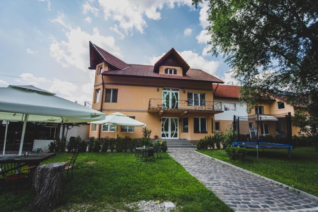 La Padure Pensiune-Restaurant Hotel Novaci-Straini Exterior photo